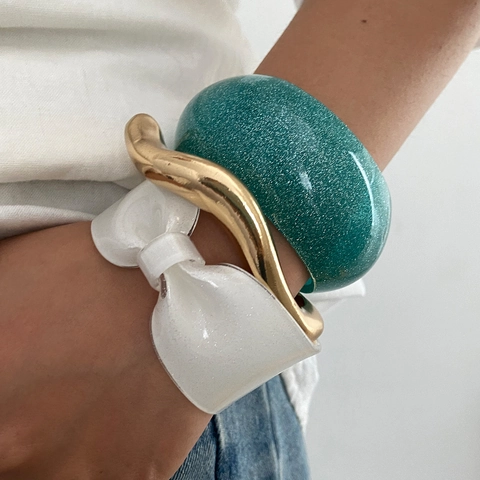Bracciale In Lega D'oro A Onde Irregolari E Braccialetto In Resina Glitterata Con Fiocco Gioielli Da Donna