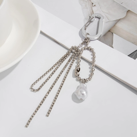 Porte-Clés à Gland en Strass et Perle Artificielle Baroque en Alliage Ton Argent Minimaliste Accessoire de Sac pour Femmes