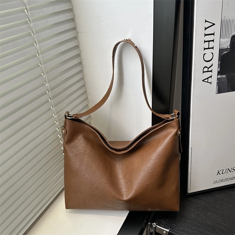 Bolso de Hombro Minimalista Urbano de Cuero PU para Mujer Color Sólido Gran Capacidad Tote Bag con Colgante de Oso Opcional
