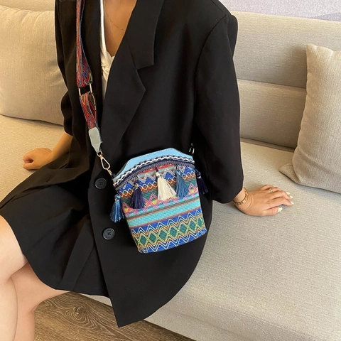 Borsa a Secchiello Intrecciata in Paglia Etnica Bohémien Per Donna Nappe Colorate Ampia Tracolla Borsa a Spalla Stampata PU