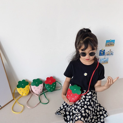 Cute Strawberry Shape Kids Shoulder Bag Waterproof PU Leather Mini Crossbody Bag With Rhinestones For Girls Princess Accessory
