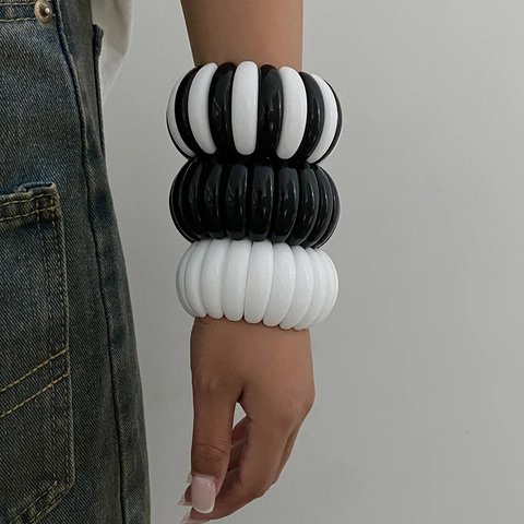 Minimalist Chunky Resin Bangle Bracelet For Women Irregular Ribbed Wave Pattern Black White Geometric Fashion Jewelry Gift