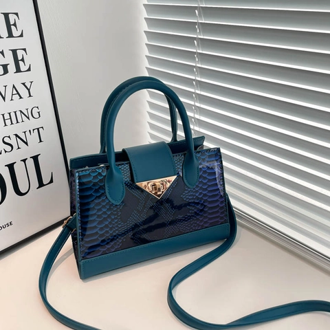 Vintage Women Handbag Snake Pattern PU Leather Shoulder Crossbody Bag Metal Triangle Lock Top Handle Fashion