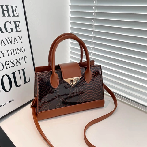 Vintage Women Handbag Snake Pattern PU Leather Shoulder Crossbody Bag Metal Triangle Lock Top Handle Fashion