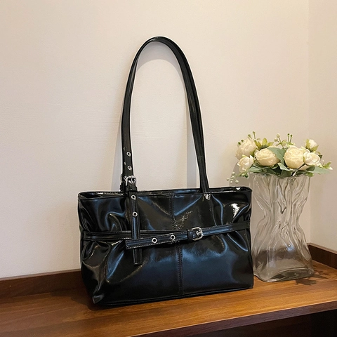 Borsa Sottobraccio in Pelle PU Lucida da Donna Grande Capacità Borsa Tote a Tracolla Con Fibbia in Metallo Pendolare Moda