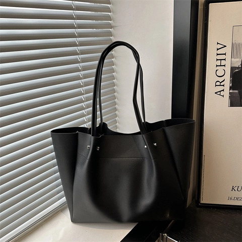 Large Capacity PU Leather Tote Bag For Women Vintage Pleated Commute Shoulder Bag With Rivets Elegant Solid Color Handbag