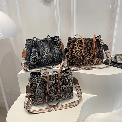 Borsa Tote alla Moda con Stampa Leopardata Grande Capacità in Pelle PU Borsa a Tracolla da Donna con Ampia Tracolla Jacquard