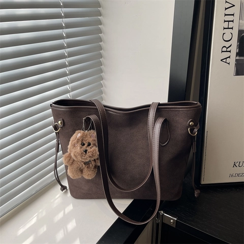 Grand Sac Fourre-tout Vintage en Suédine pour Femmes Sac à Épaule Minimaliste Sac à Main de Navette Avec Pendentif Peluche