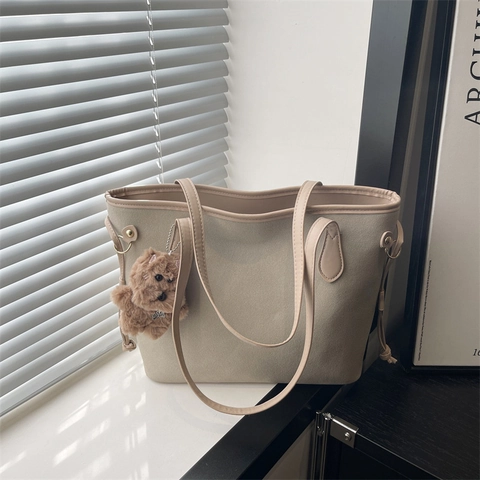 Grand Sac Fourre-tout Vintage en Suédine pour Femmes Sac à Épaule Minimaliste Sac à Main de Navette Avec Pendentif Peluche