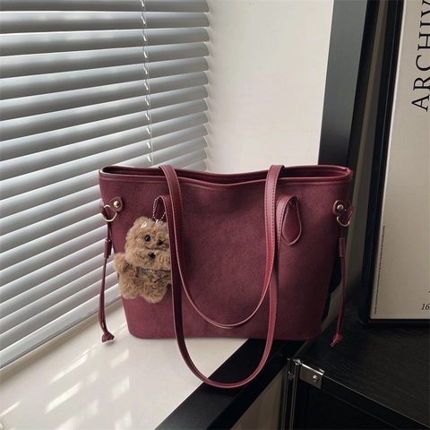 Damen Große Kapazität Matte Wildleder Tragetasche Minimalistische Urbane Schultertasche Mit Plüschanhänger Täglich Handtasche