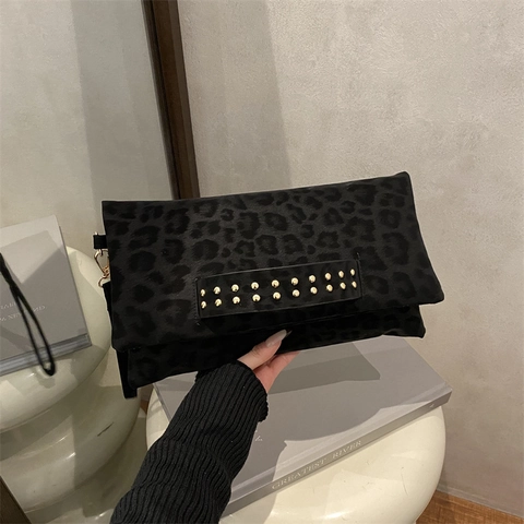 Borsa a Mano da Donna alla Moda con Stampa Leopardata in Pelle Scamosciata Sintetica con Rivetti Dorati Busta Pochette per Feste