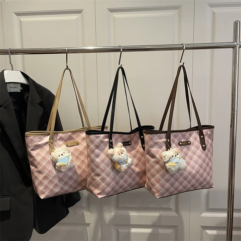 Women's Plaid Tote Bag Fashion Large Capacity Shoulder Bag With Plush Bear Pendant Casual Polyester Canvas Handbag Travel