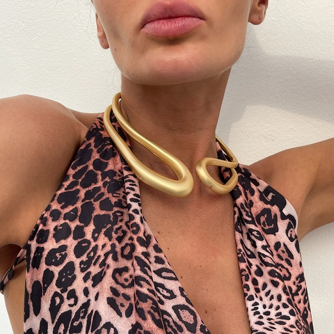 Collar Gargantilla de Aleación Oro Plata Mate Diseño Aerodinámico Abierto Minimalista para Mujer Joyería de Fiesta de Moda