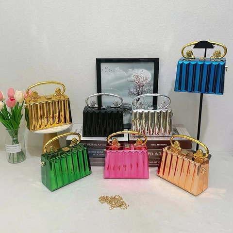 Acrylic Evening Clutch Bag With Metal Lion Head Handle Pleated Hard Shell Handbag Detachable Chain Strap For Women
