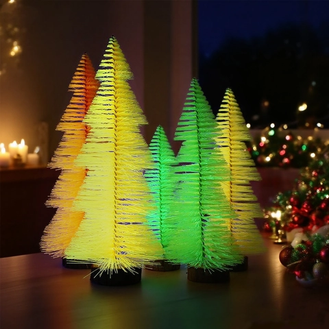 Fluoreszierender Mini Weihnachtsbaum PVC Pinien Turm Baum Mit Holzsockel Bunter Desktop Ornament Für Weihnachtsfeier Dekoration