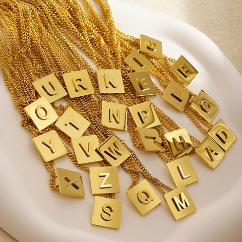 Collana con Lettera Iniziale in Acciaio Inossidabile Pendente Quadrato Placcato Oro Catena Minimalista per Donna