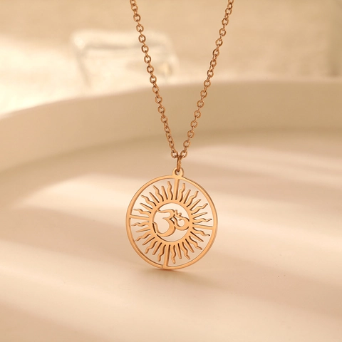 Titanstahl Hindu Om Zeichen Anhänger Halskette Unisex Hohl Sonne Runde Platte Spiritueller Schmuck Schlüsselbeinkette Accessoires