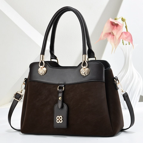 Bolso De Mano Para Mujer Cuero PU Textura De Ante En Contraste Bolso De Hombro Herrajes Dorados Colgante De Trébol