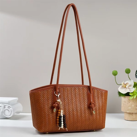 Geflochtene PU Leder Tragetasche Große Kapazität Schulter Handtasche Mit Holzperlen Quaste Minimalistisch Lässig Damen