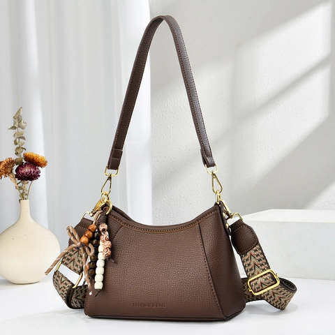 Women Shoulder Bag Lychee Pattern PU Leather Crossbody With Bohemian Woven Strap And Wooden Bead Charm Retro Chic