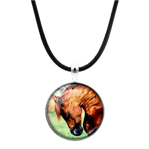Collar Con Colgante Redondo Con Patrón De Caballo Vintage Con Cabujón De Vidrio Aleación De Zinc Y Cordón De Cuero Negro Para Mujeres Hombres