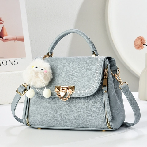 Women Lychee Texture PU Leather Handbag With Metal Lock Chain Decoration And Plush Monster Pendant Daily Commute Shoulder Bag