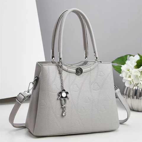 Borsa A Mano Da Donna Pelle PU Goffratura Cuore Trama Litchi Grande Capacità Borsa Tote Tracolla Con Pendente Fiore