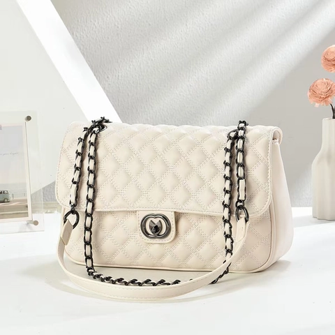 Bolso De Hombro Acolchado Con Cadena De Cuero PU Cierre De Corazón Solapa Bolso Bandolera Para Mujer Elegante
