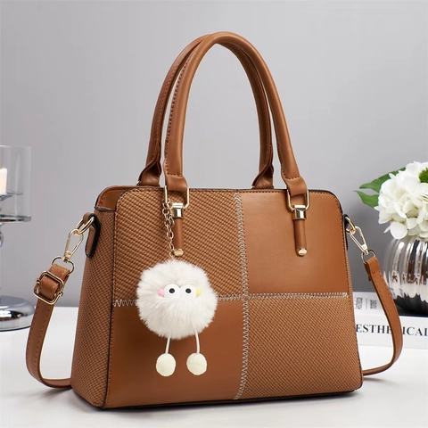 Borsa A Spalla Da Donna In Pelle PU Tessuto Intrecciato Patchwork Borsa A Mano Con Pendente Peluche Elegante