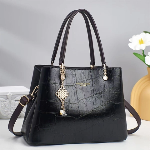 Elegant Women's PU Leather Tote Bag Large Capacity Crocodile Pattern Shoulder Handbag With Metal Pendant Daily Commuter Bags