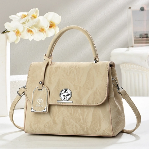Women PU Leather Shoulder Bag Wrinkled Texture Twist Lock Handbag Casual Crossbody Purse With Adjustable Strap Trendy