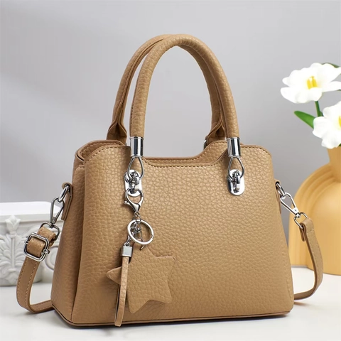 Borsa a Mano da Donna in Pelle PU Grana Litchi Grande Capacità Pendolarismo Borsa a Spalla Con Pendente a Stella Elegante