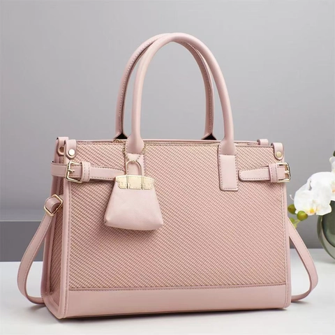 Grand Sac À Main Femmes Cuir PU Texture Tissée Sac Bandoulière Fourre-Tout Avec Accessoire Mini Charme
