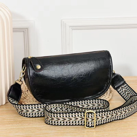 Damen Schulter Umhängetasche PU Leder Muschelform Retro Breiter Gewebter Riemen Gold Hardware Mode Reißverschluss Satteltasche
