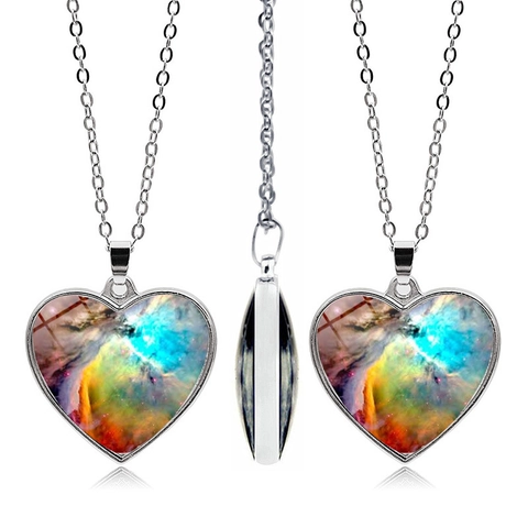 Collier Pendentif Double Face en Forme de Cœur Nébuleuse Galaxie Univers Gemme de Temps en Alliage de Zinc et Verre Cadeau Romantique Femmes Hommes