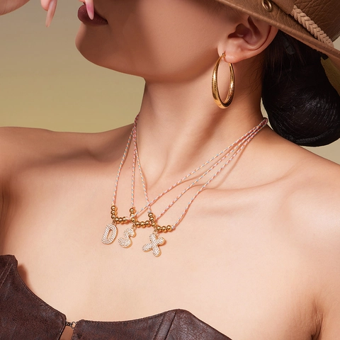 Collana Con Pendente Lettera Iniziale Con Corda Intrecciata Colorata Perle In Acciaio Inossidabile Zircone Per Donna Stile Bohemia