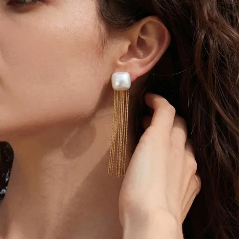 Boucles d'Oreilles en Acier Inoxydable avec Perles de Coquille Carrées Élégantes Géométriques à Franges Longues Plaquées Or 18K
