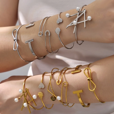 Bracciale Rigido Aperto In Acciaio Inossidabile Placcato Oro 18K Cuore Geometrico Conchiglia Perla Artificial Per Donna