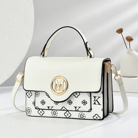 Bolso de Hombro Vintage con Monograma y Solapa para Mujer Logo M de Metal Dorado Impresión de Letras Cuero PU Bolso Cuadrado