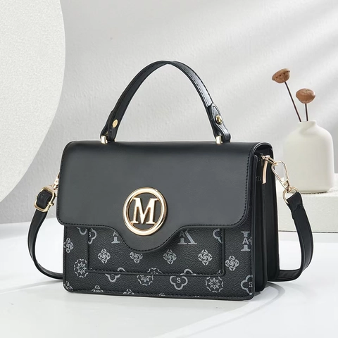 Bolso de Hombro Vintage con Monograma y Solapa para Mujer Logo M de Metal Dorado Impresión de Letras Cuero PU Bolso Cuadrado