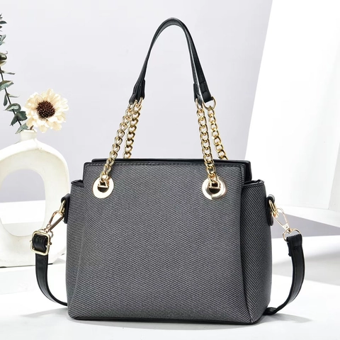 Women Shoulder Bag PU Leather Textured Chain Handbag Minimalist Trendy Crossbody Tote For Daily Use