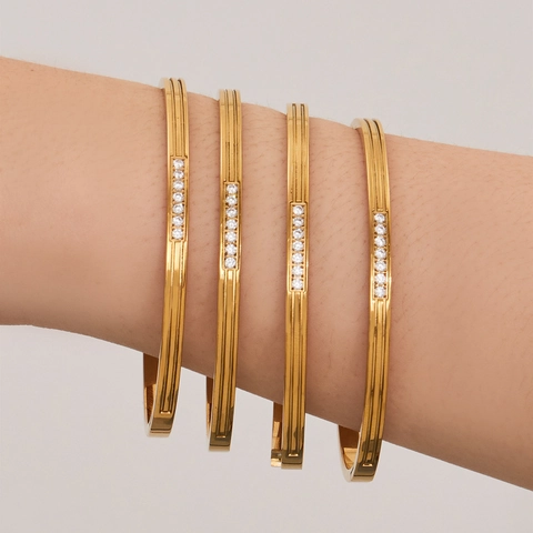 Brazalete Geométrico Con Incrustaciones De Circonitas Acero Inoxidable 316L Chapado En Oro De 18K Pulsera Con Cierre De Bisagra