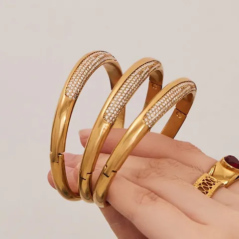 Bracciale Rigido Geometrico Acciaio Inossidabile Placcato Oro Zircone Brillante Minimalista Chic Donne Impermeabile Anallergico