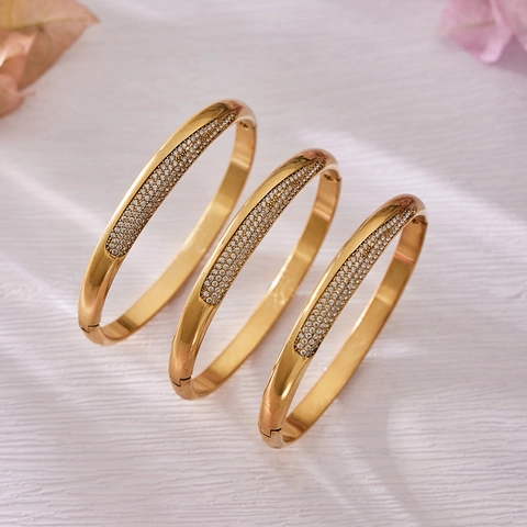 Bracciale Rigido Geometrico Acciaio Inossidabile Placcato Oro Zircone Brillante Minimalista Chic Donne Impermeabile Anallergico