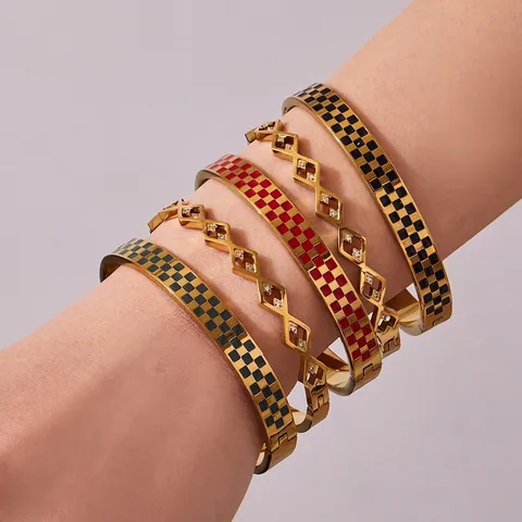 Bracciale Rigido In Acciaio Inossidabile Chic Retro Smalto A Scacchi Cavo Geometrico Zircone Intarsiato Gioielli Donna