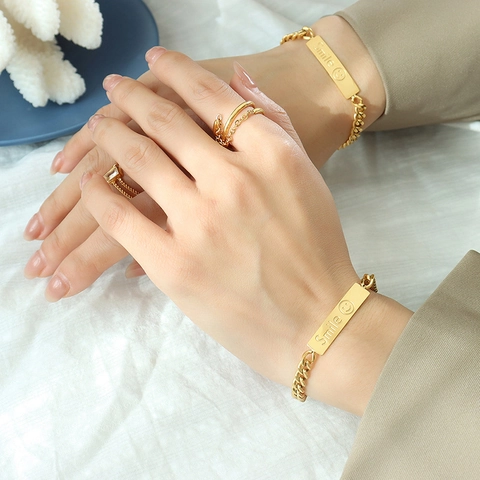 Pulsera Placa Rectangular Smile Titanio Acero Inoxidable Chapado Oro 18K Cadena Cubana Joyería Hip Hop Mujeres