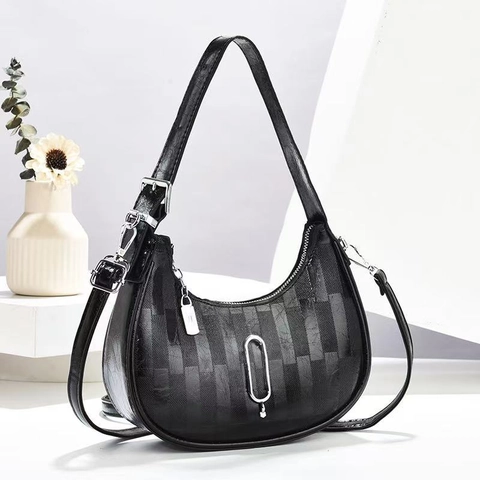 Women PU Leather Crescent Shoulder Bag Minimalist Underarm Bag With Metal Pendant Retro Textured Solid Color Hobo Bag