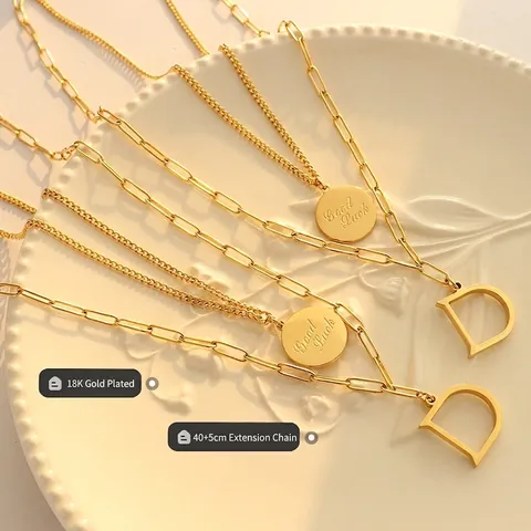 Collar de Doble Capa de Acero de Titanio Chapado en Oro de 18K Con Disco Redondo Good Luck y Colgante de Letra D Joyería Mujer