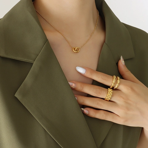 Interlocking Double Circle Pendant Necklace 18K Gold Plated Titanium Steel Minimalist Elegant Chain Jewelry For Women