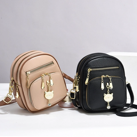 Mini Mochila De Cuero PU Con Patrón De Litchi Para Mujeres Chicas Colgante De Gato Dorado Bolso Bandolera De Capas Casual